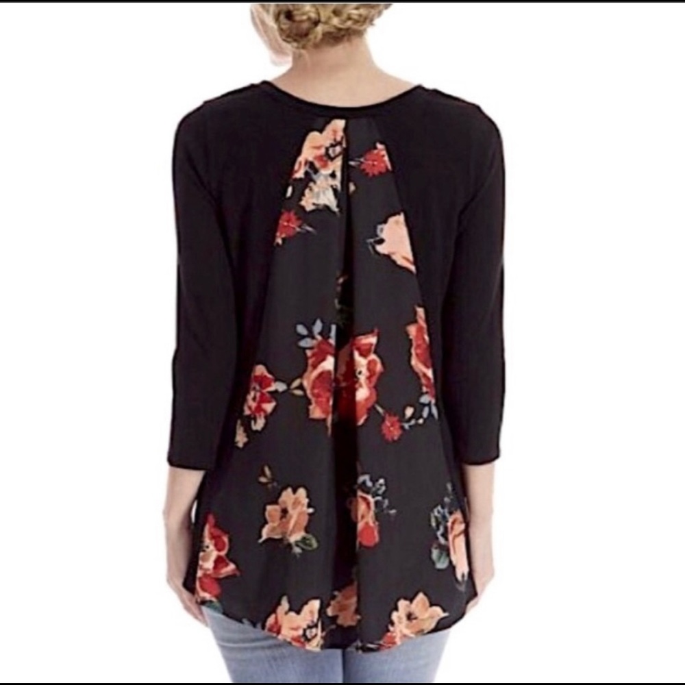 Le Lis EUC Black Floral Top